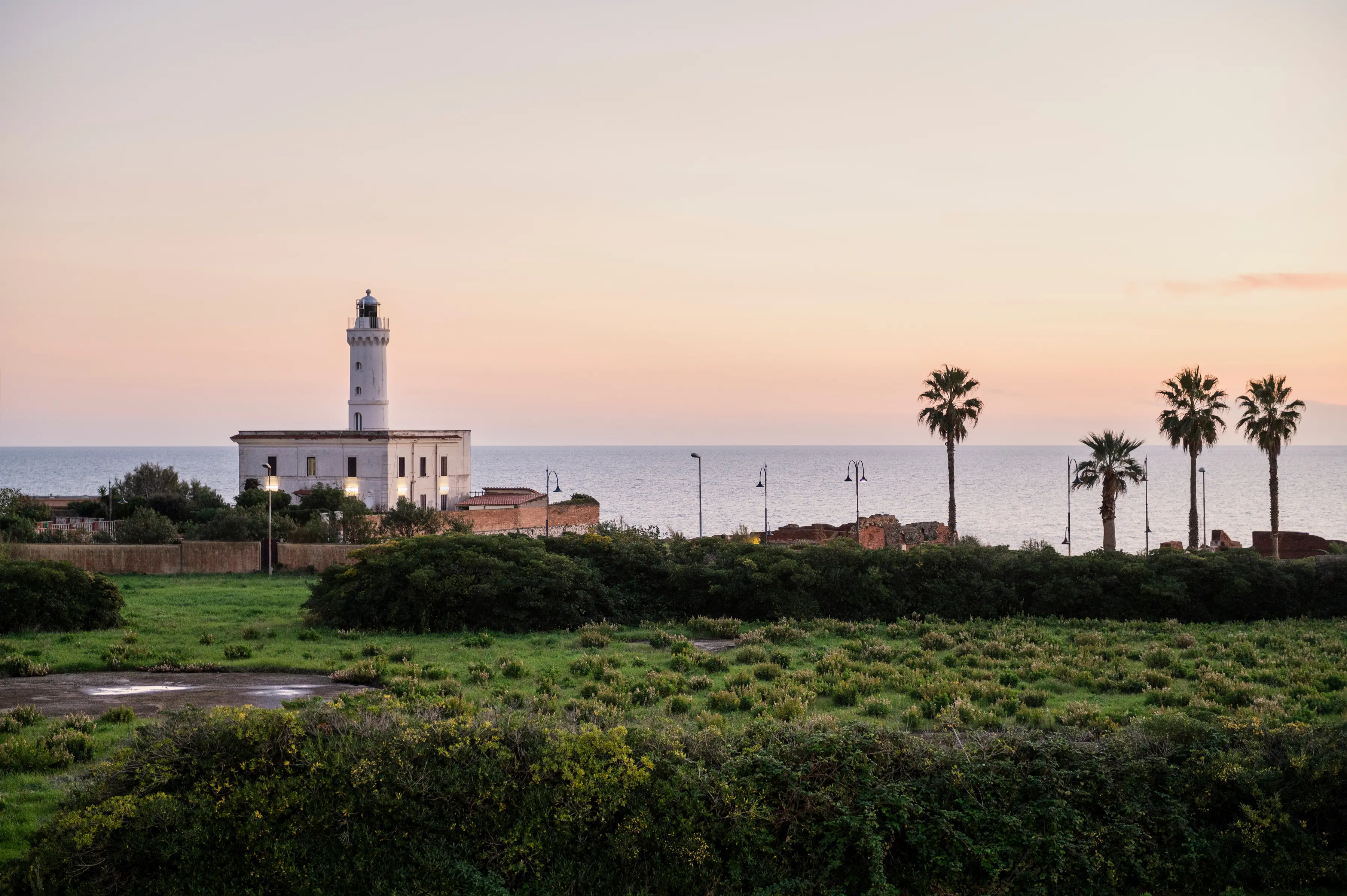 cineturismo, location, cinema, turismo, film tourism, movie tour, tutto chiede salvezza, netflix, serie tv, roma, garbatella, anzio, ostia, kursaal, Daniele Mencarelli, Kursaal, Ostia, Italy for Movies