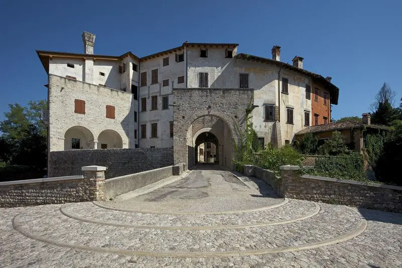 <p>borgo medievale, castello, organo monumentale</p>